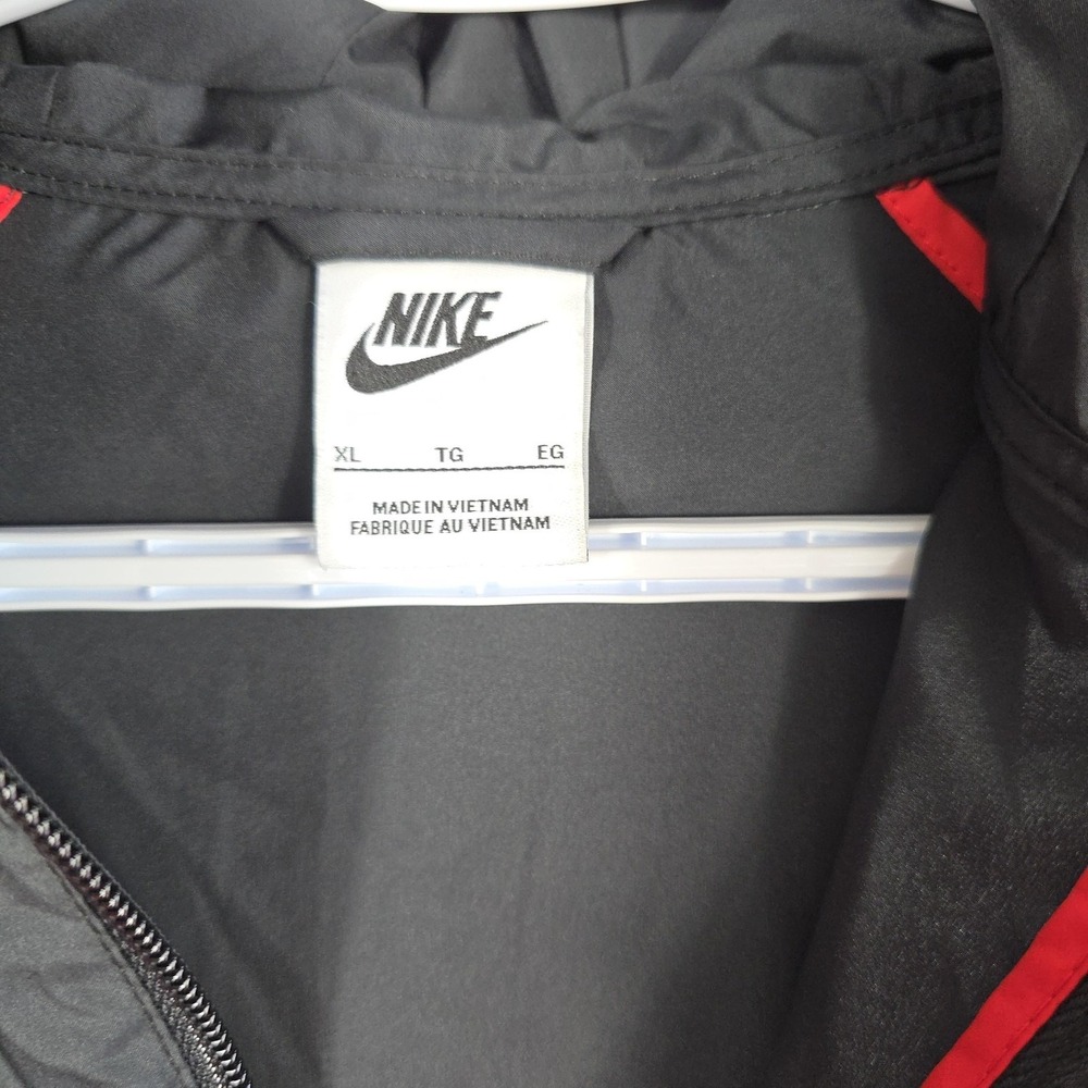 Nike Jacket Youth XL Black Red Windrunner Packable Hooded Windbreaker DD2759-010 - Picture 3 of 8